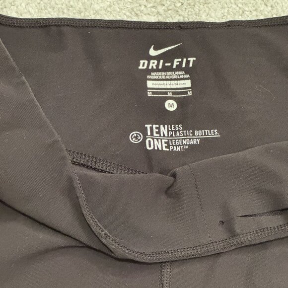 Women's Medium Nike Dri-Fit Capri Leggings, Black - Picture 2 of 4